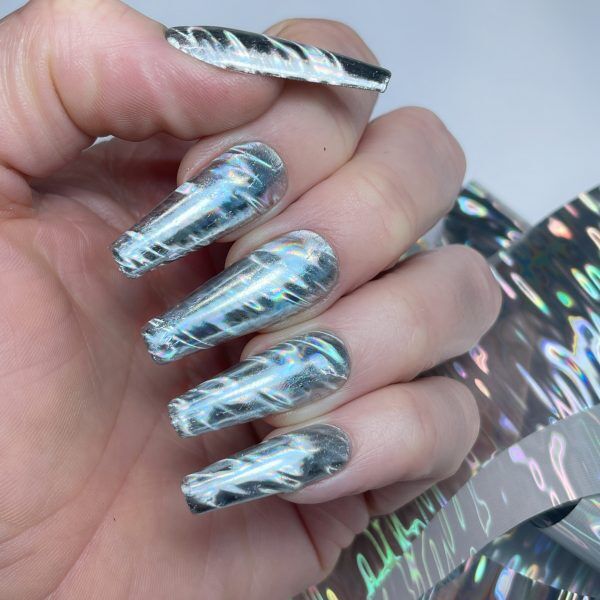 Silver waves foil nail